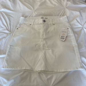 Kids size S white skirt